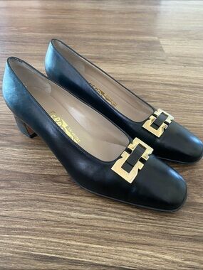 Salvatore Ferragamo gianci gold link Black Leather Pumps Block Heels  Shoes 6.5